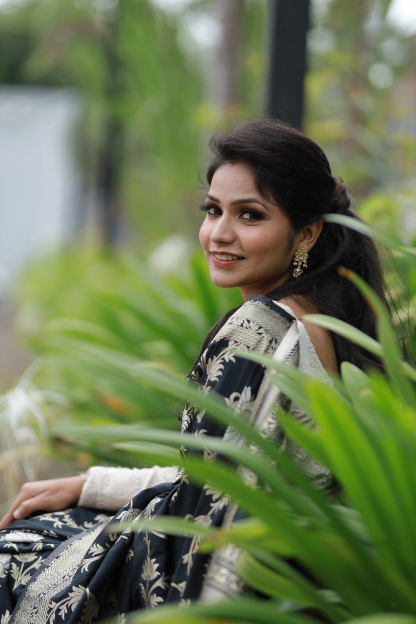 photo_6161127253673624824_y